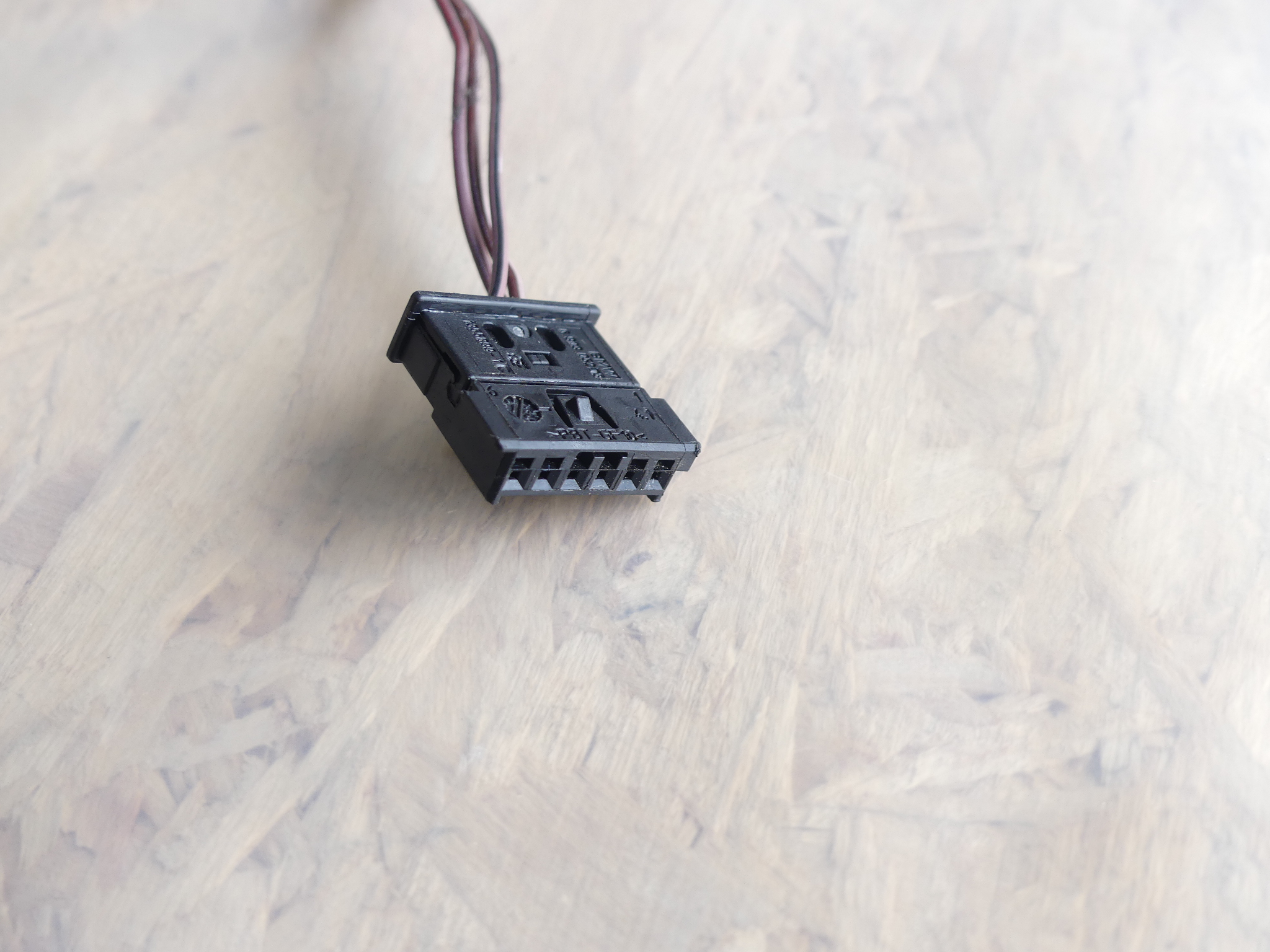 BMW Wiring Cable Plug Terminal Connector Housing 26-Pin 61136913626, Plug Connectors - Canada